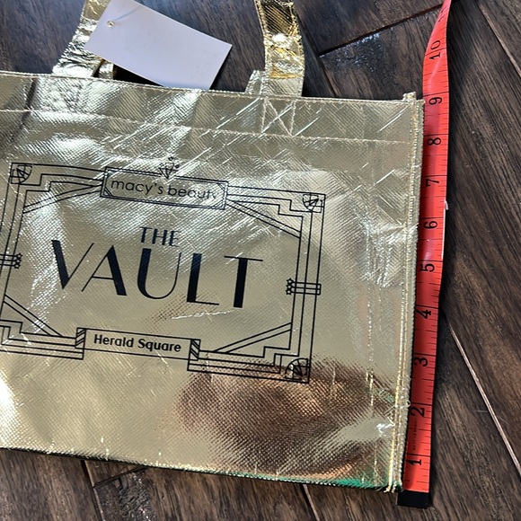 Macys The Vault herald square gold shopping bag - Picture 4 of 6